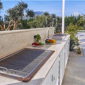 3 bedroom villa with infinity pool, jacuzzi & sauna, Castellammare del Golfo, sleeps 6